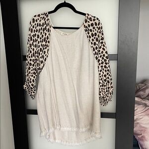 Leopard Print Sleeve Women's Top oversized m will fit xl